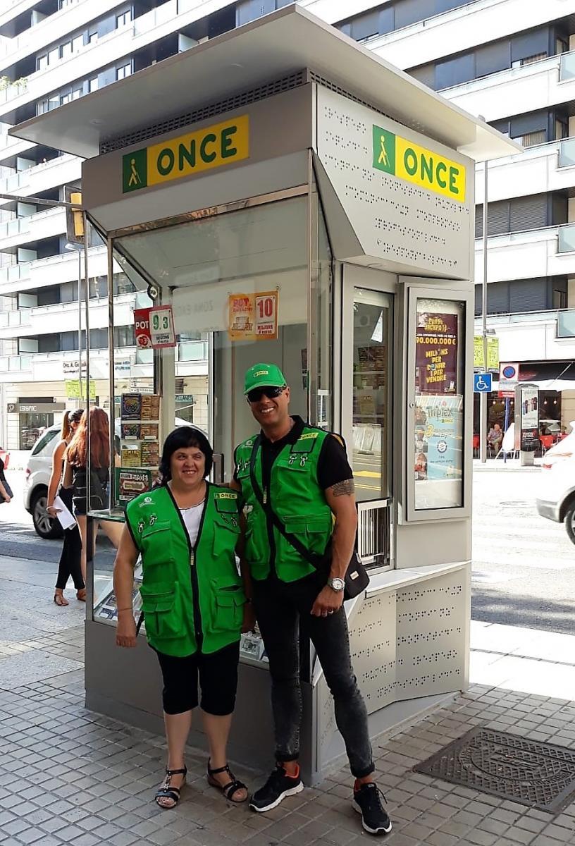 L’acte de la capital lleidetana va comptar amb la participació de Xavier Rodamilans, tercer tinent d'alcalde de l’Ajuntament de Lleida i regidor de Polítiques per als drets de les persones; Marcelino Cid, director de l’agència de l’ONCE a Lleida i Juana Blasi i José Luis Corona, agents venedors dels productes de joc responsable de l’Organització.