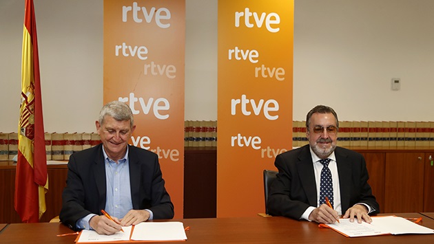 rtve_portada_jose_manuel_perez_tornero_y_miguel_carballeda_en_el_momento_de_la_firma_delacuerdo.jpg