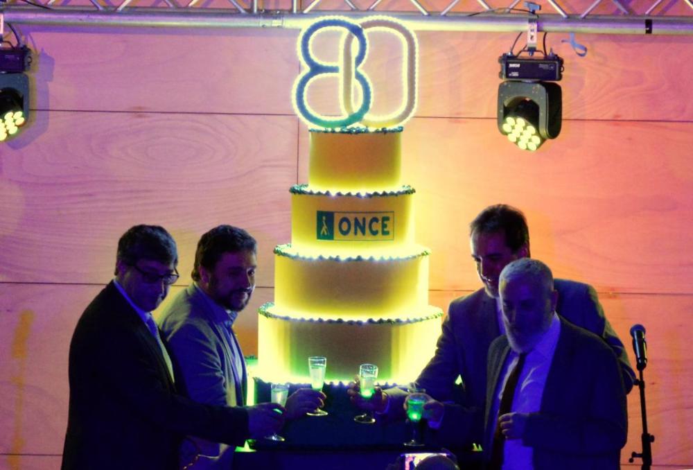 El dinar va estar presidit per José Luis Pinto, vicepresident del Consejo General de la ONCE. Va comptar amb la presència de Francesc Iglesies, secretari d’Afers Socials i Famílies de la Generalitat de Catalunya; Enric Botí, president del Consell Territorial de l’ONCE a Catalunya i Xavier Grau, de l’ONCE Catalunya.