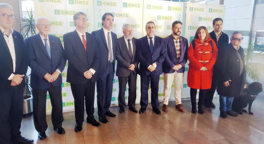 El dinar a Barcelona va estar presidit per Miguel Carballeda, president del Grup Social ONCE i  Laia Ortiz, segona tinenta d’alcaldia de l’Ajuntament de Barcelona. Va comptar amb la presència de Francesc Iglesies, secretari d’Afers Socials i Famílies de la Generalitat de Catalunya; Xavier Grau, delegat territorial de l’ONCE Catalunya; Enric Botí, president del Consell Territorial i diputats del Congreso de los Diputados, a més a més dels membres de la direcció de l’Organització, el seu equip de representació i de les empreses d’ILUNION i representants del món associatiu.