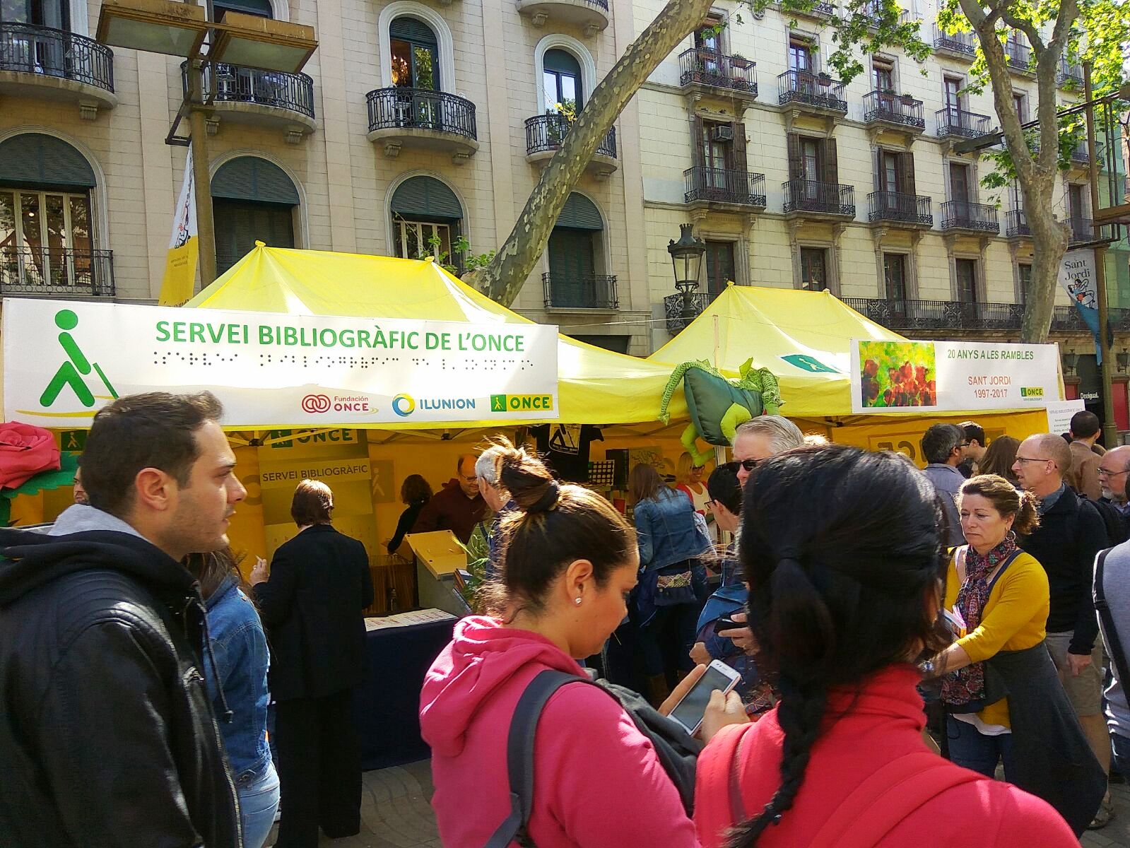 santjordistandbcn_1.jpg