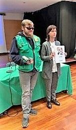 A Tarragona.- Raquel Saavedra, directora de l’ONCE a Tarragona i el venedor Natán Tarragó.
