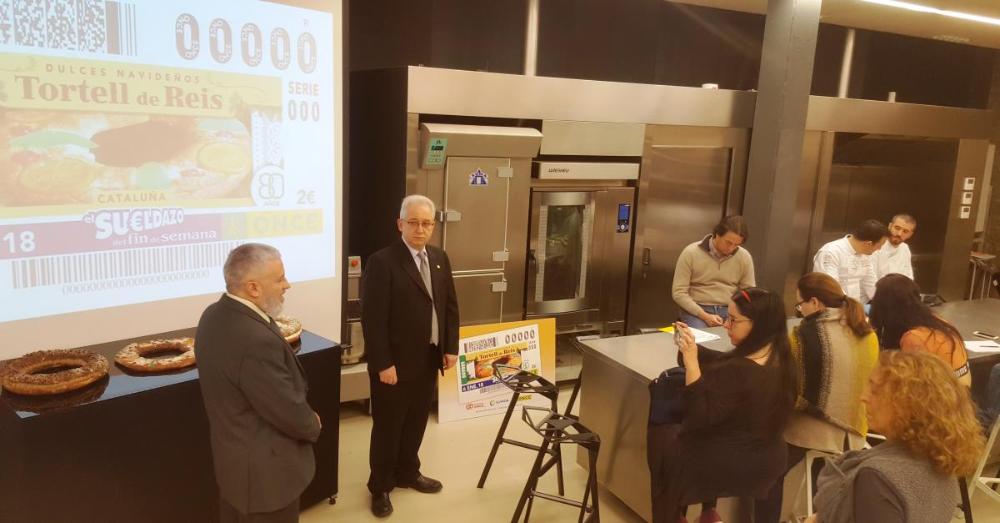 Olivier Fernández, director de l’Escola de Pastisseria de Barcelona, va dirigir un tast  per aprendre a reconèixer en només cinc  passes com ha de ser un Tortell de Reis artesà.