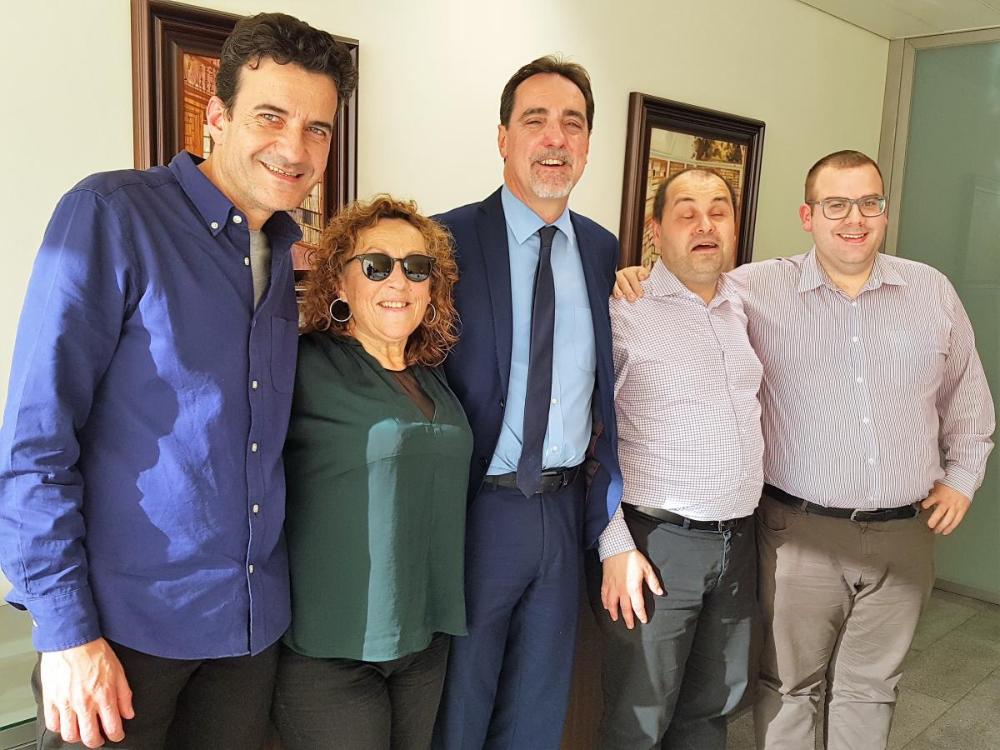 Pilar Rosales, venedora de l'any, dimarts 18 de febrer va estar rebuda a la Delegació territorial de l’ONCE a Catalunya per l’Enric Botí, delegat territorial; Àngel Ávila, sotsdelegat territorial; José Juan Rodríguez Abril, Cap de Joc d’ONCE Catalunya i Sergi Quintana, gerent de la zona comercial nord-est, per celebrar amb ella el guardó en el transcurs d'un dinar homenatge.