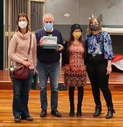 Rafaela Pérez, vicepresidenta primera del Consell Territorial d’ONCE Catalunya; Raquel Saavedra, directora de l’ONCE a Tarragona i Arantxa Vallespí, directora de l’agència de l’ONCE a Reus que van lliurar una placa a Josep Maria Cabestany, voluntari de l’any.