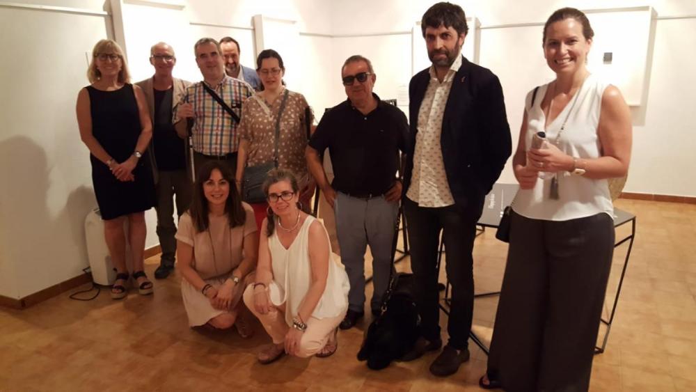 Grup de persones cegues que van visitar l'exposició de Xilografies.