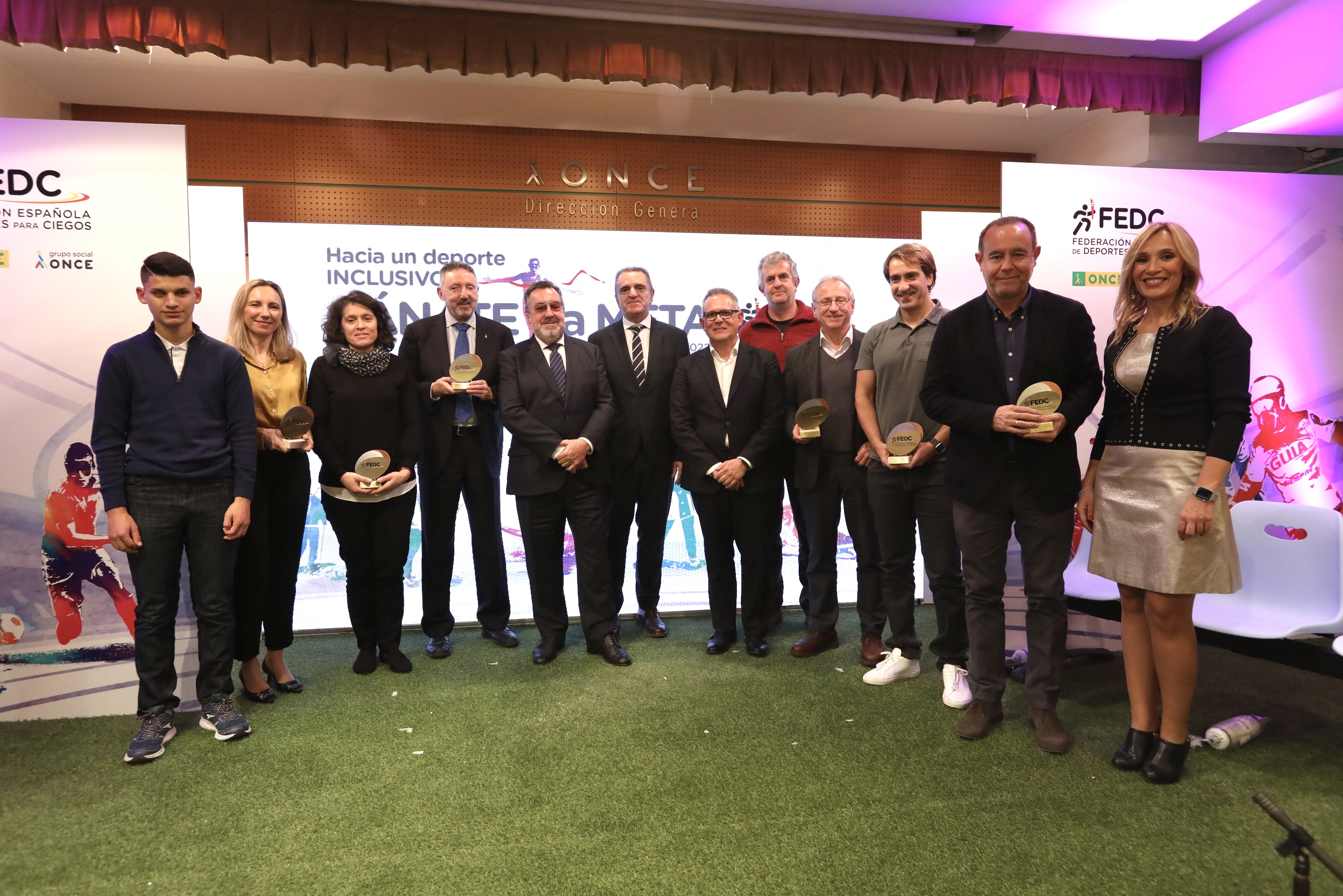 deportes_autoridades_con_todos_los_premiados.jpg