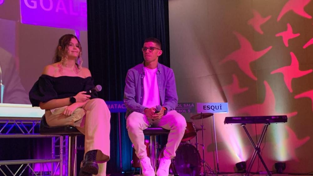 Entrevista a Idaira Casadevall i  Yassine Ouhdadi El Ataby, a l'escenari de l'Auditori.