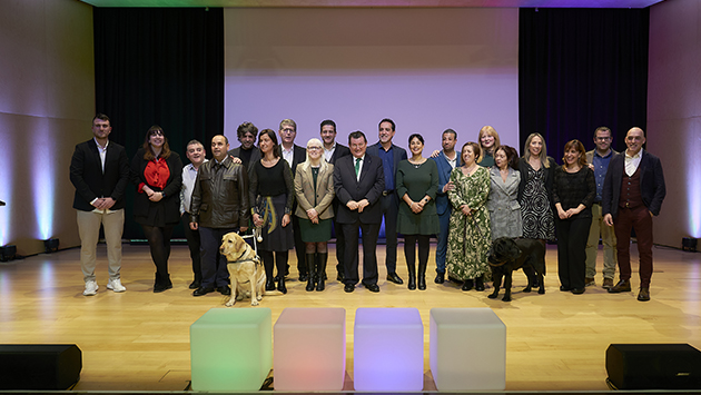 L'equip de direcció i representació de l'ONCE Catalunya, amb el director general de l'ONCE, Àngel Sánchez.