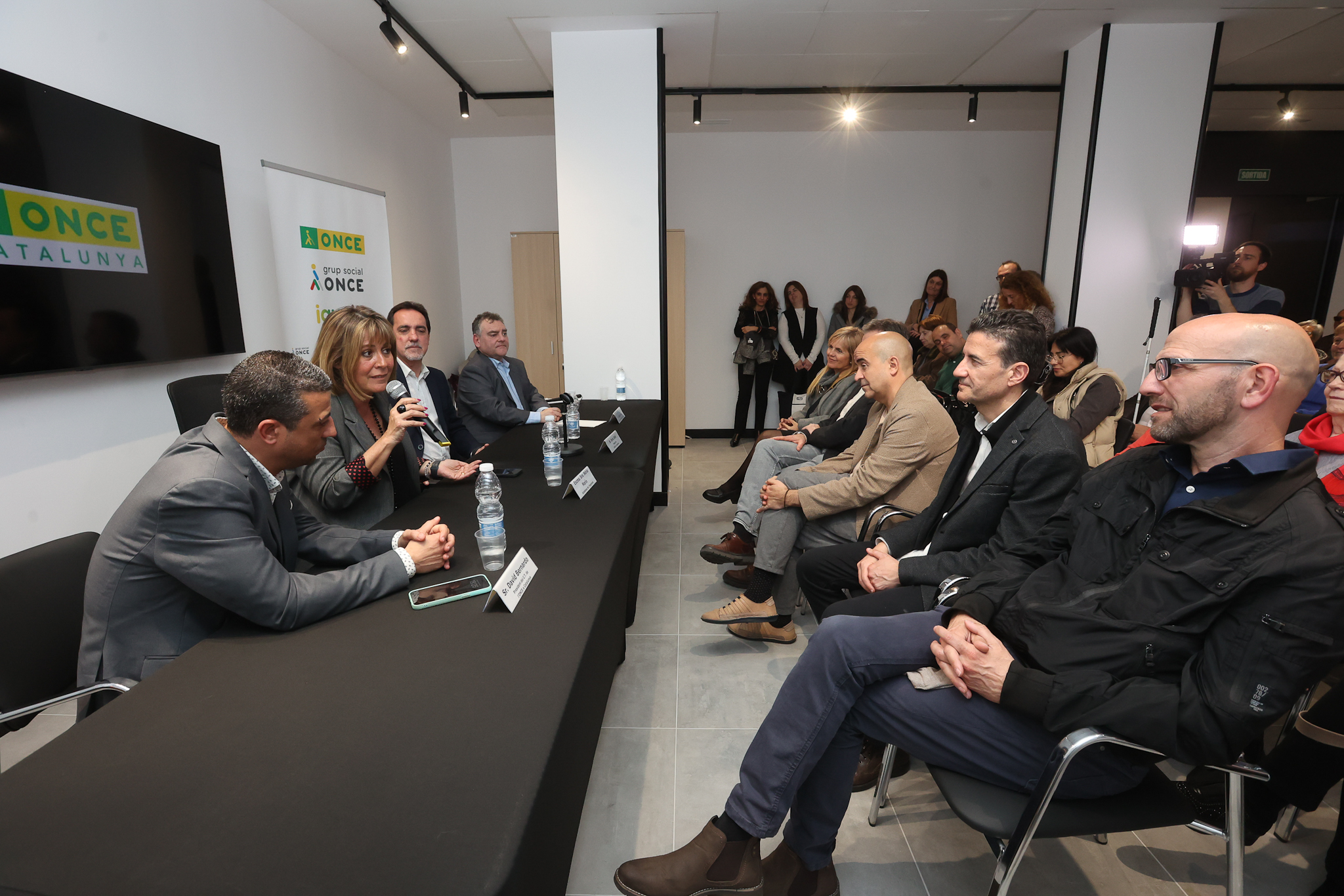 Núria Marín, Alcaldessa de L'H parlant durant la presentació de la nova agència de l'ONCE