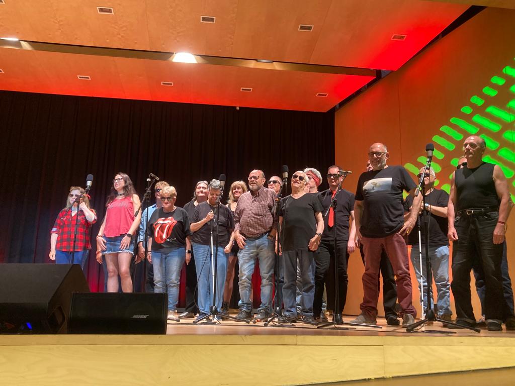 Coral Sis Punts i Veus de l'ONCE Catalunya a l'escenari de l'Auditori d'ONCE Catalunya el passat 8 de juliol.