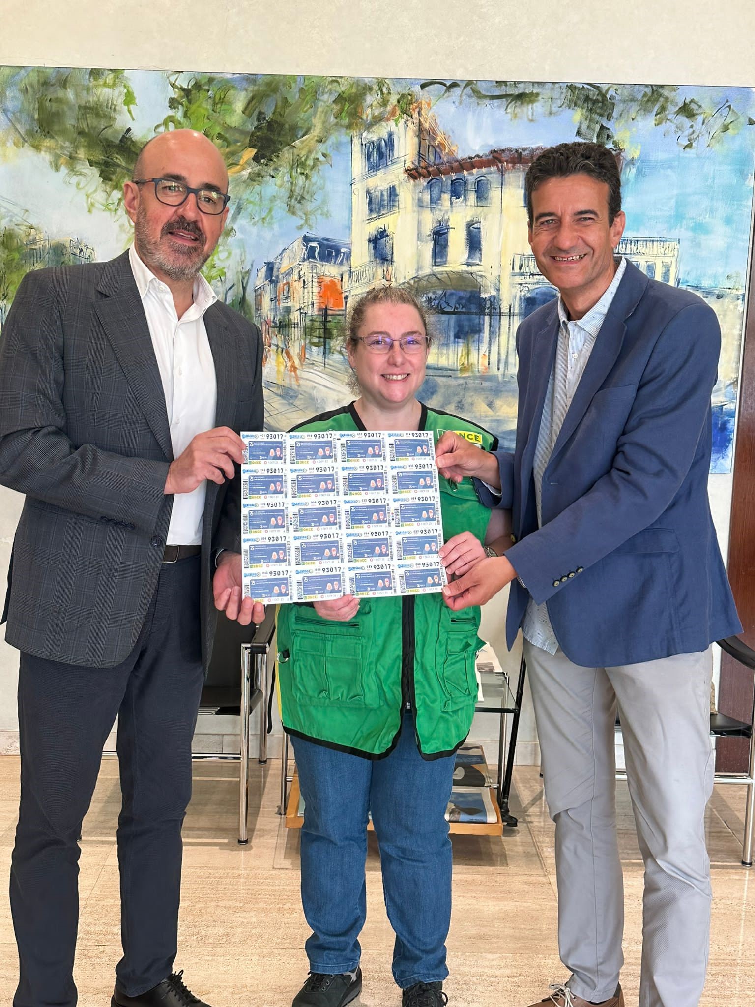Àngel Ávila, sotsdelegat de l’ONCE a Catalunya, i José Augusto García, president de la Societat Espanyola de Geriatria i Gerontologia, van presentar, el passat 19 de setembre, el Cupó que l’ONCE dedicà l'1 d’octubre al 75 aniversari d’aquesta Societat.  A la presentació també es va sumar Gloria Gonzàlez, venedora de l'ONCE.