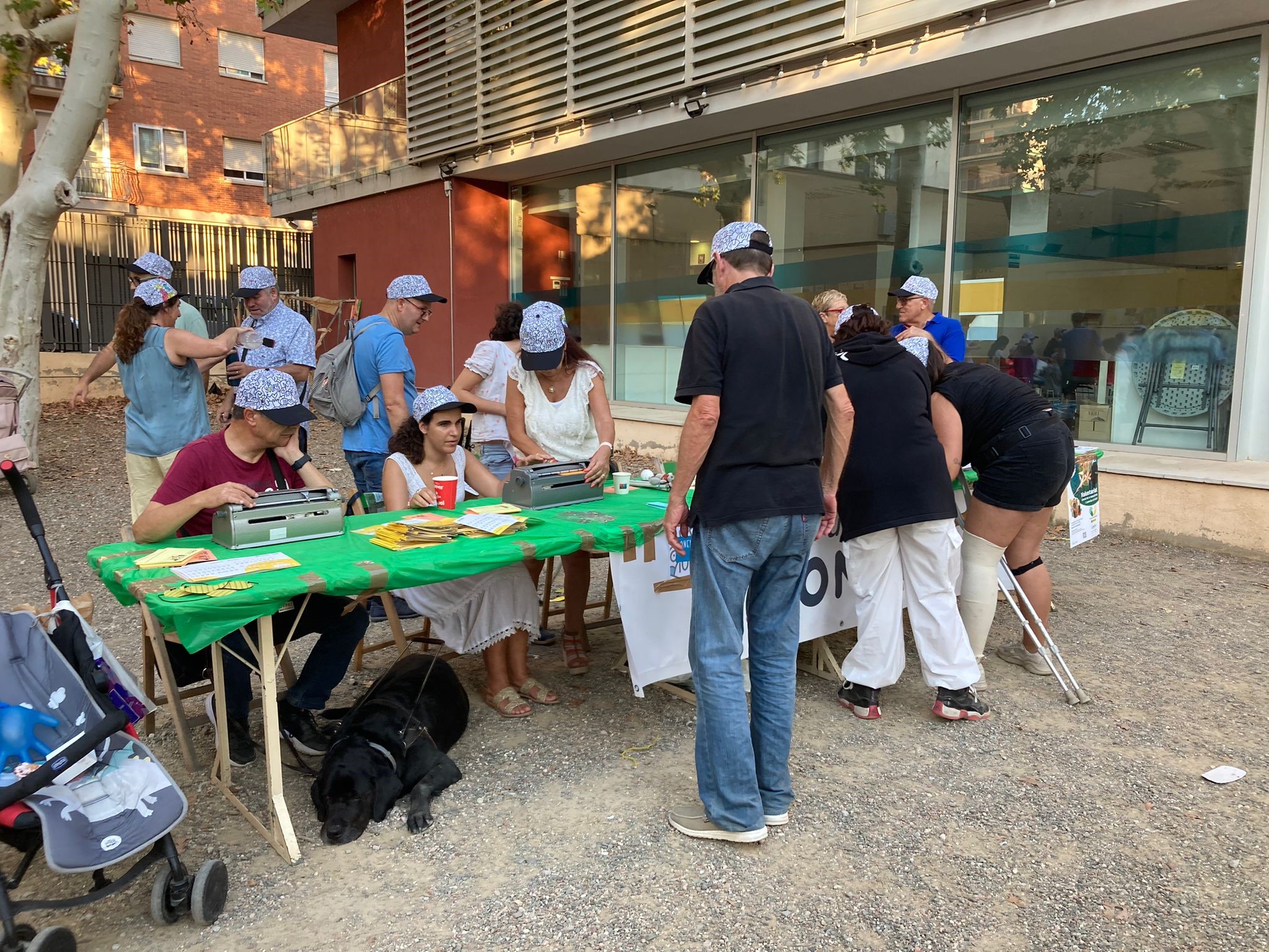 Stand de l'ONCE a Reus, que va fer entre d'altres, un taller de braille.