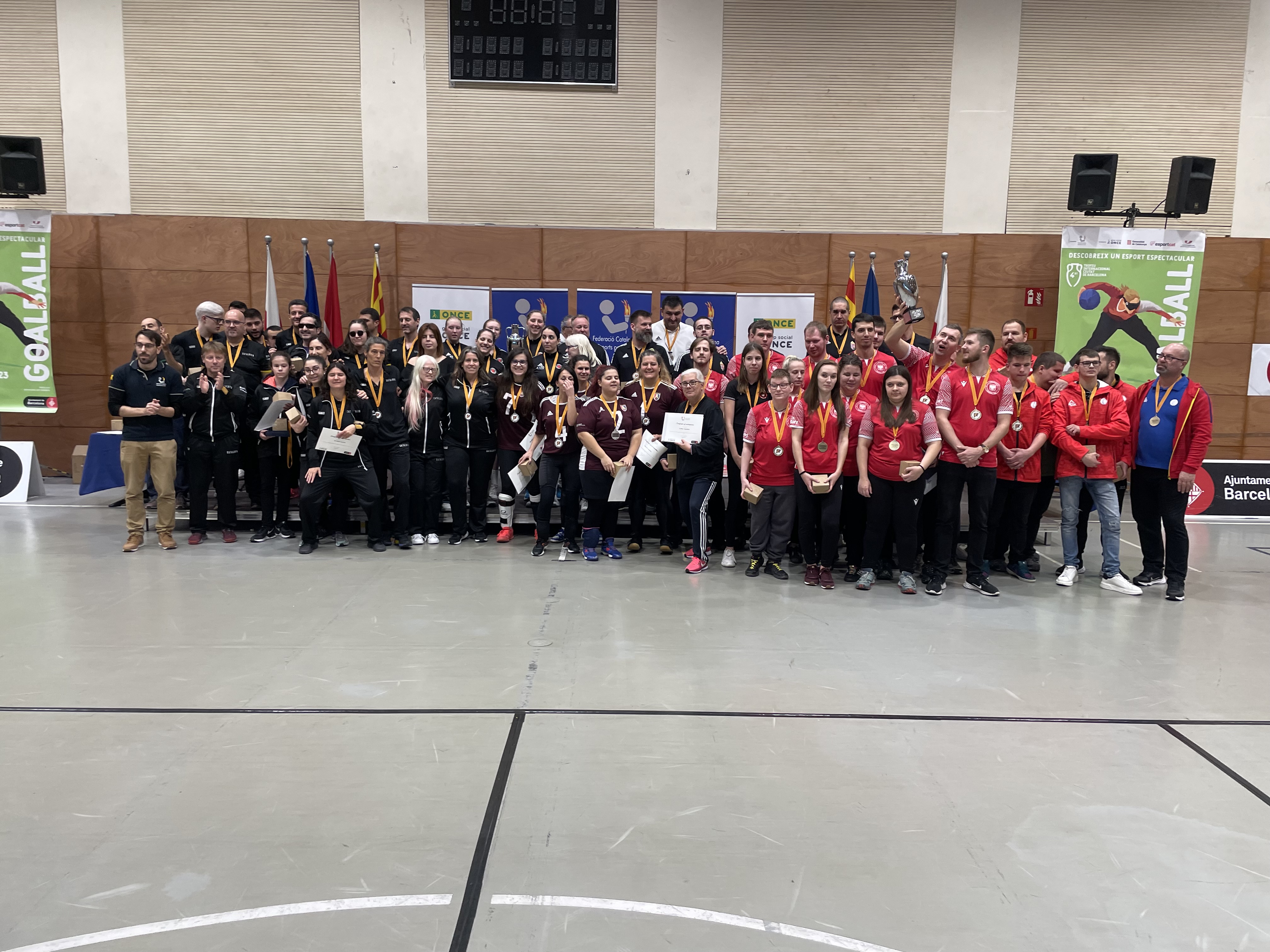 Entrega de premis a la categoria femenina.