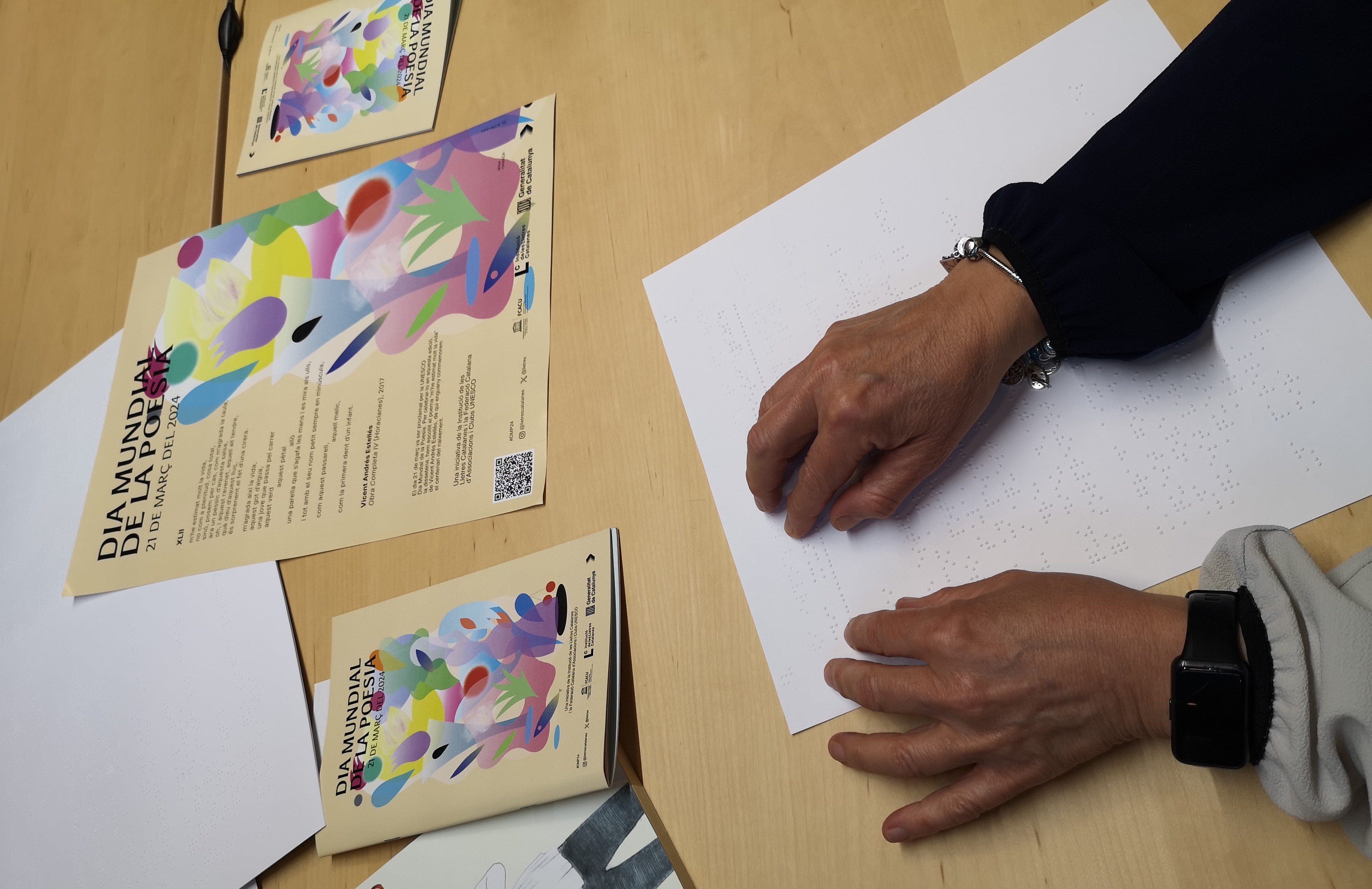 Lectura en Braille del el poema “m’he estimat molt la vida” de Vicent Andrés Estellés per celebrar el Dia Mundial de la Poesia (DMP).