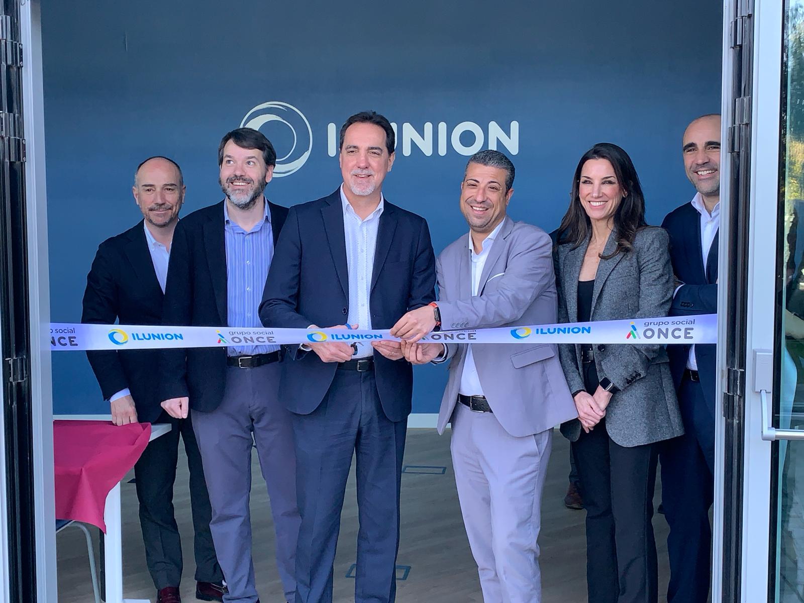 A l'acte van assistir el delegat de l'ONCE a Catalunya, Enric Botí, així com el president del Consell Territorial de l'ONCE, David Bernardo.  I en representació d’ILUNION, el director corporatiu d'Estratègia i Innovació, Alejandro Fernández; el director corporatiu de Relacions Externes i Marca, Oscar Da Pena; la directora d'Experiència de Client, Patricia Otero; i el director general de Facility Services, Jaime Calzado.
