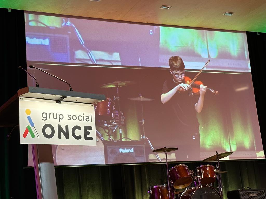 Actuació de Víctor a 'Música a les mans'