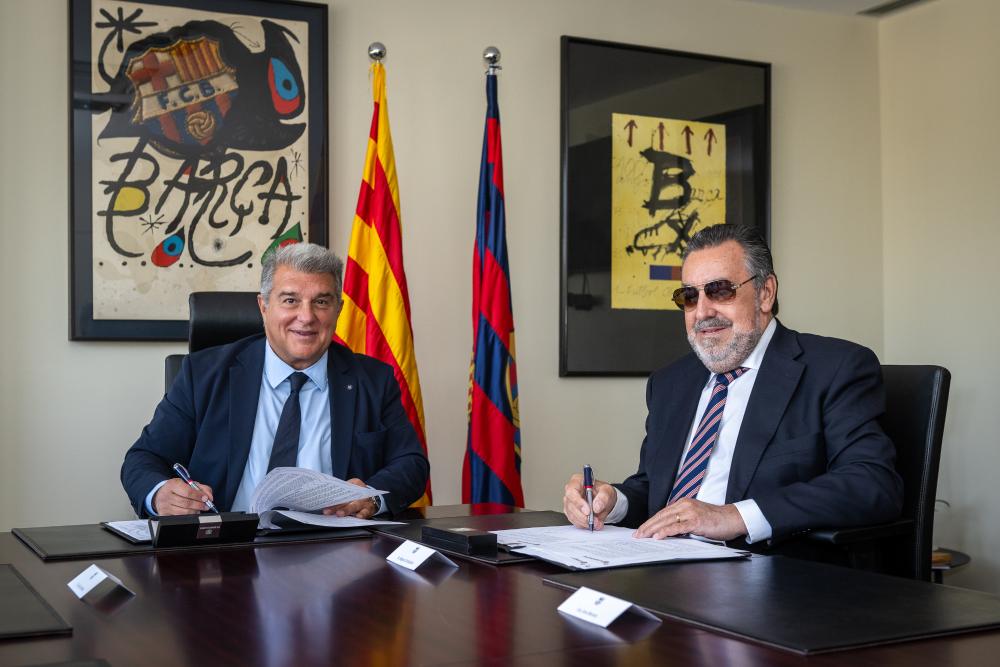 El president del FC Barcelona, Joan Laporta, va&nbsp;signar&nbsp;amb el president del Grup Social ONCE, Miguel Carballeda, un conveni que uneix les dues entitats en els quatre anys vinents. 