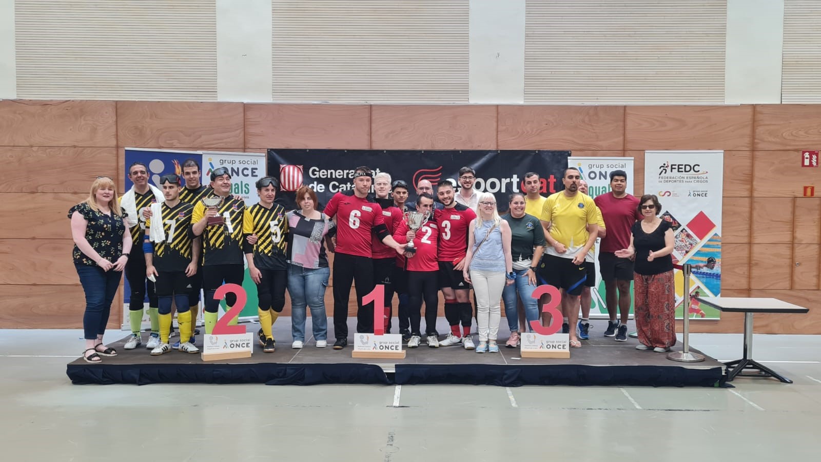 Podi dels equips masculins, amb Catalunya, campió.