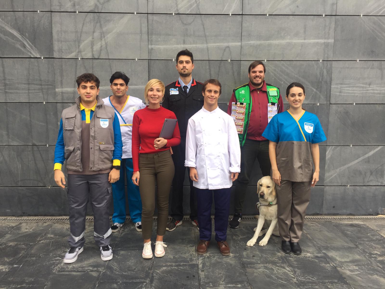 Un grup de membres de la plantilla de les diferents àrees del Grup Social ONCE.