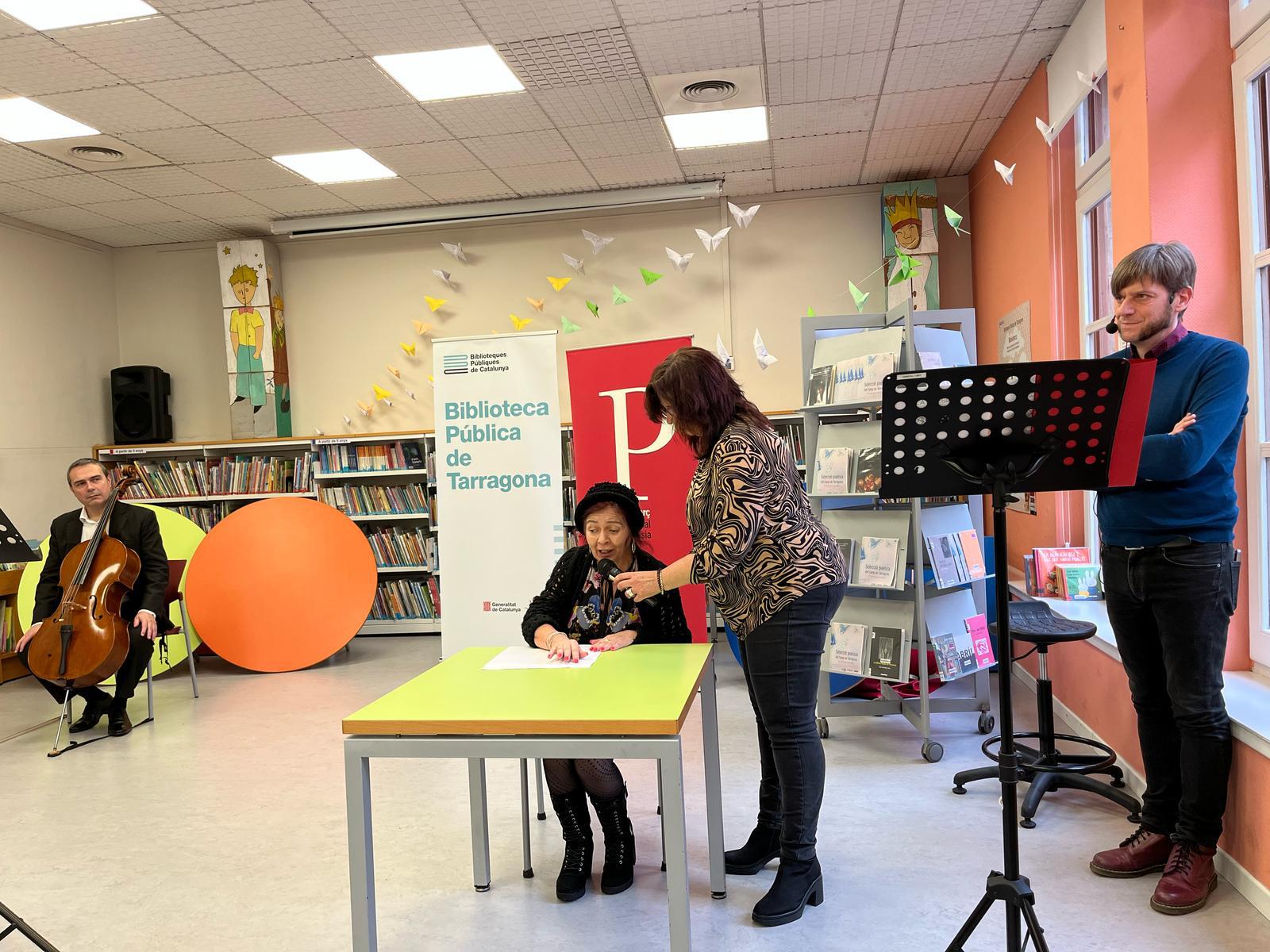 A Tarragona, es va llegir en braille per part de Rafaela Pérez, vicepresidenta del Consell Territorial de l'ONCE a Catalunya i un grup de persones cegues de les comarques tarragonines.