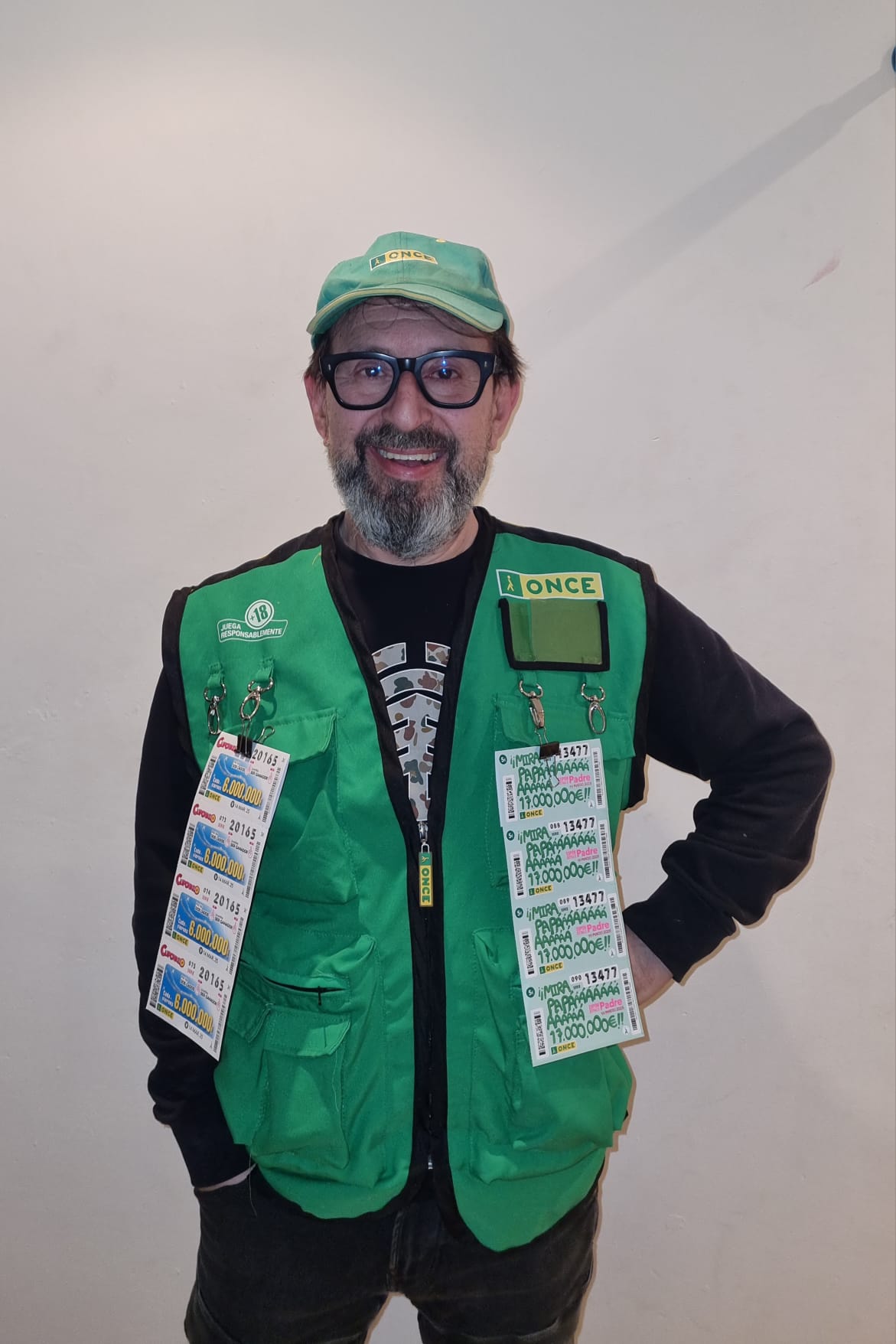 Santiago Gassiot, persona amb discapacitat com tots els venedors i venedores de l’ONCE, va ser l’encarregada de portar la sort a Sabadell amb la venda d’un cupó premiat amb 6 milions d’euros i 8 cupons premiats amb 40.000 euros cadascun.