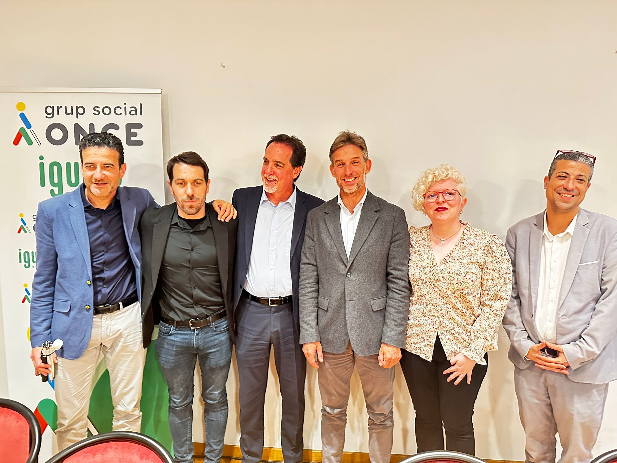 Xavi Paz, alcalde de Molins de Rei; Enric Botí, delegat de l'ONCE a Catalunya; Àngel Ávila, sotsdelegat de l’ONCE a Catalunya; David Bernardo, president del Consell Territorial de l'ONCE a Catalunya; i Gemma Badia, anterior directora de l’ONCE a Molins de Rei. 