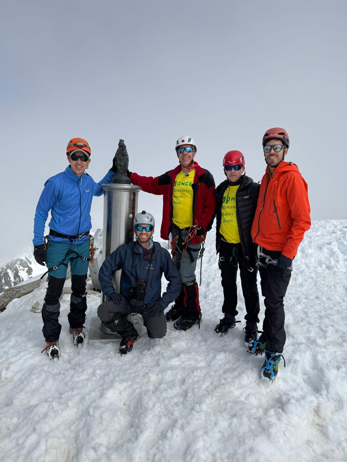 Grup que va coronar el cim de l'Aneto. 