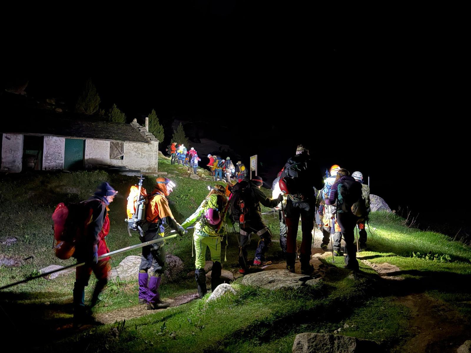 L’expedició va començar la matinada del diumenge 24 (02:00 h), amb l'objectiu d'aconseguir el cim.