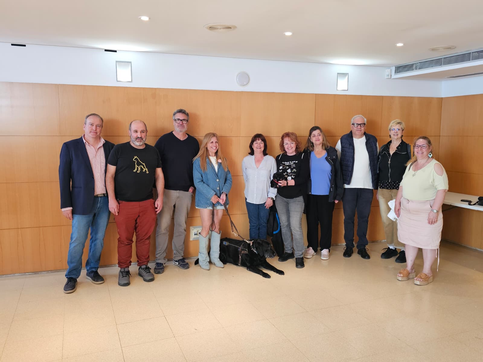 La companyia de teatre Kaddish gaudeix d’una visita teatralitzada guiada per dues afiliades a l’ONCE