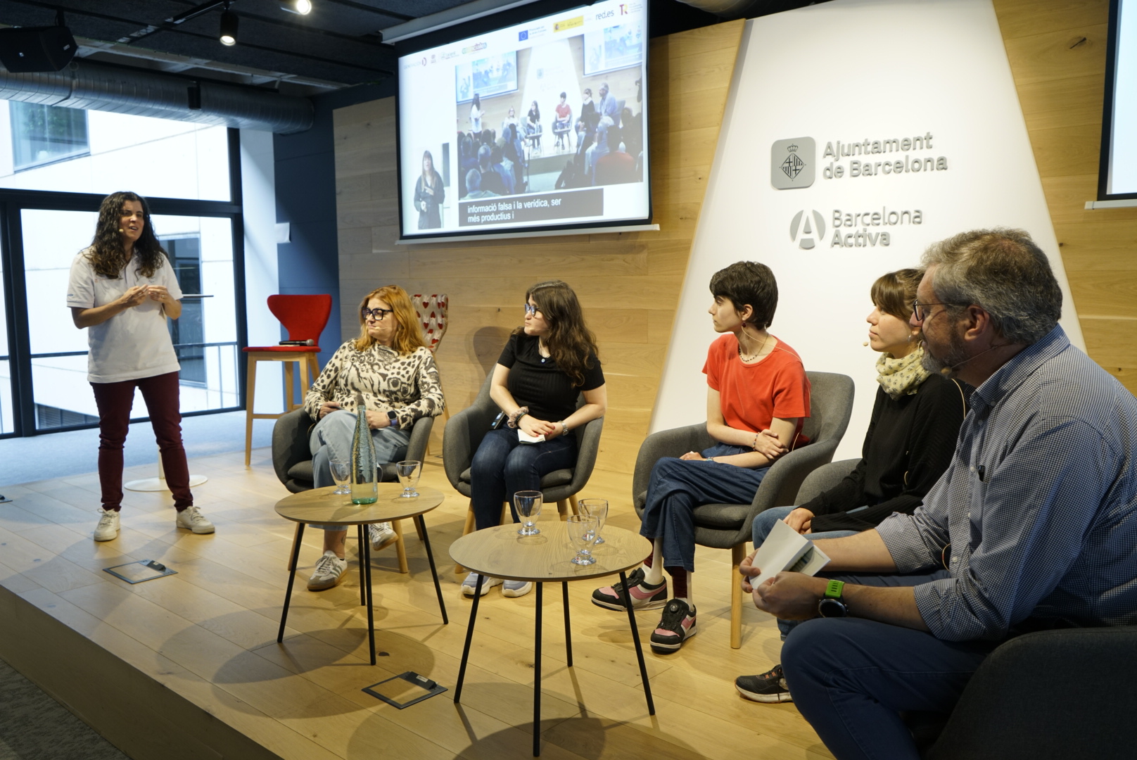 Taula rodona amb Carla Casals.