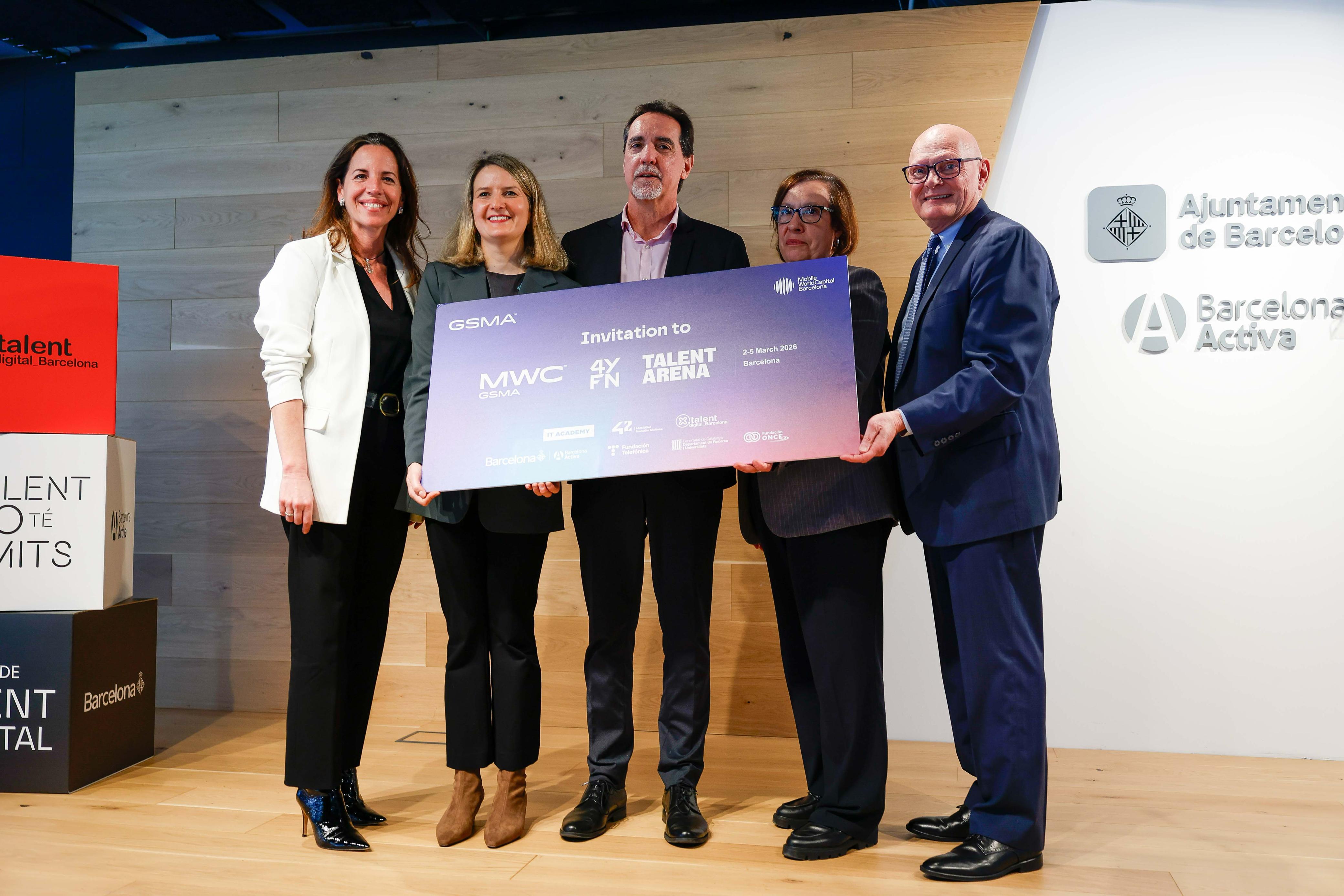 La presentació, el passat dijous 26 de febrer, va comptar amb la presència d'Enric Botí, delegat de l'ONCE a Catalunya; &nbsp;Mónica Martínez Bravo, consellera de Drets Socials i Inclusió de la Generalitat de CatalunyaI&nbsp;Raquel Gil, cinquena tinenta d’alcaldia i presidenta de Barcelona Activa,&nbsp;John Hoffman, CEO de GSMA i Isabel Salazar, directora general de Fundació Telefònica.