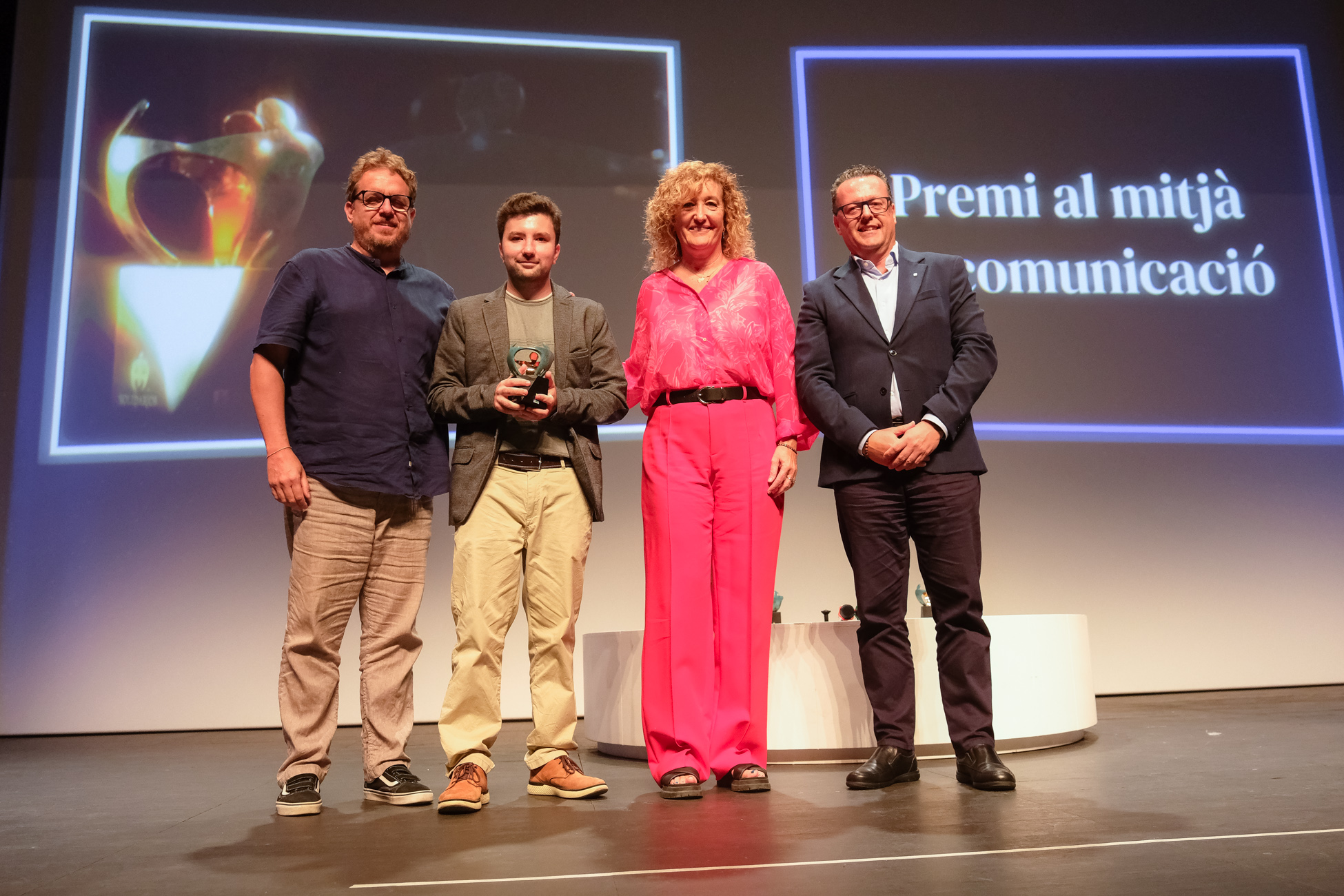‘Cup of Tea’ de betevé Recullen: Núria Ferré, directora de betevé ràdio;Gabi Santos Ruiz, psicòleg de l’ IDAPP (Institut de Diagnòstic i Atenció Psiquiàtrica i Psicològica) i Josep Llambés Ortiz , integrant i representant de CUP of TEA.  Lliura: Toni Galiano, director general d’autonomia personal i discapacitat de la Generalitat de Catalunya.