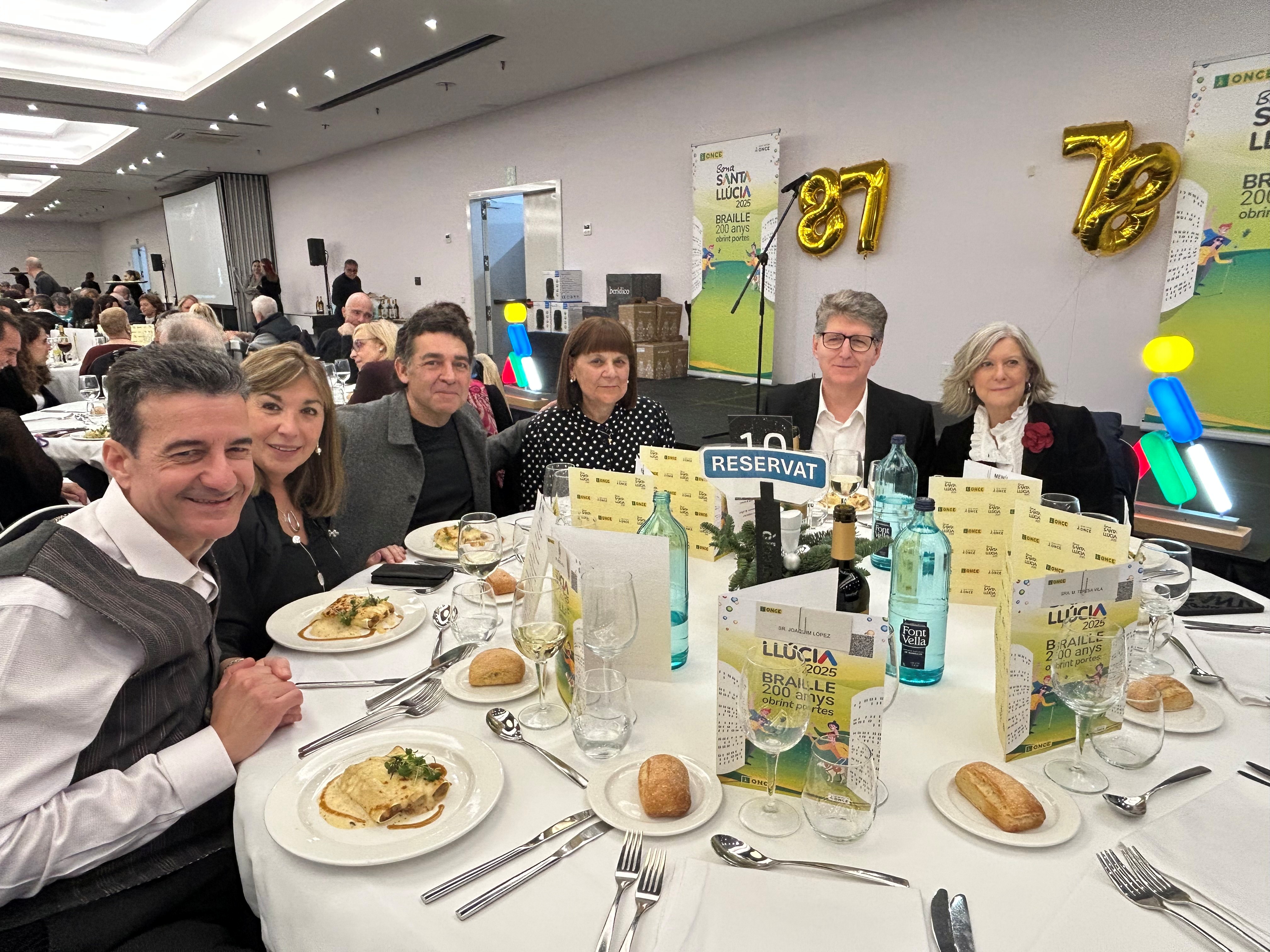 Una de les taules de l'acte de Santa Llúcia a Barcelona.
